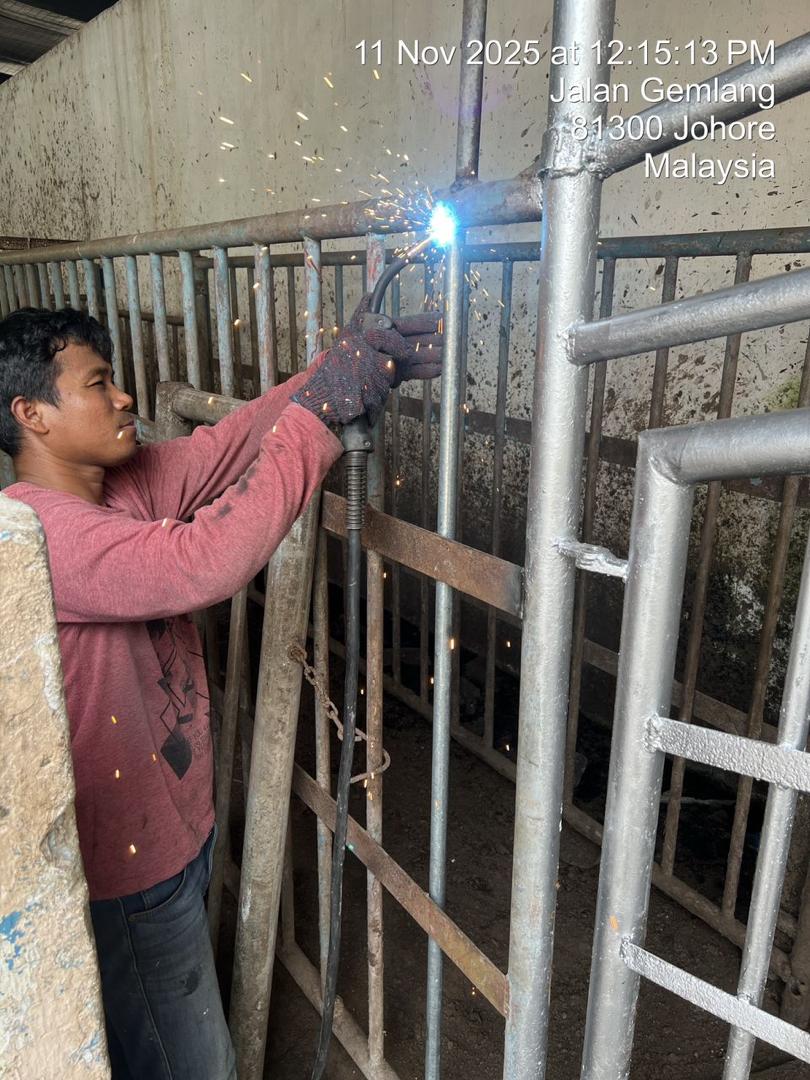 PEMBINAAN HOLDING YARD